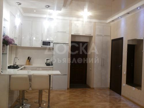 Продаю квартиру 2-ком., 46кв. м., этаж - 3/9, бокомбаева/шевченко.