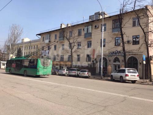 Продаю квартиру 3-ком., 69кв. м., этаж - 3/3, Манаса-Токтогула.