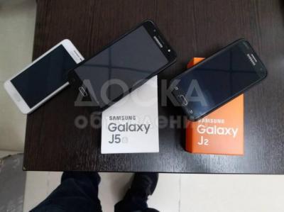 Три телефона Самсунг