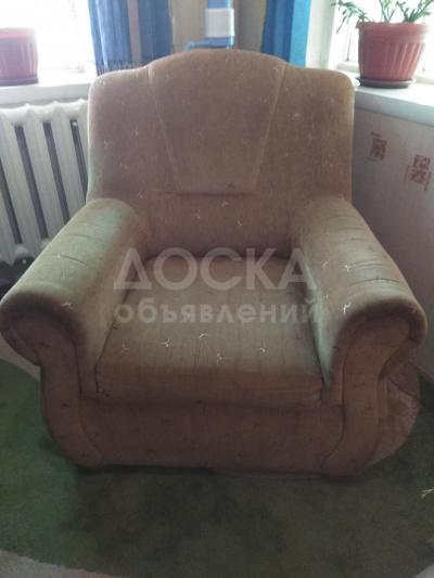 Продается угловой диван+кресло б/у