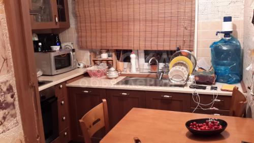 Продаю квартиру 3-ком., 56кв. м., этаж - 3/4, 104 серии в 6-м мкр-не, дом № 3,