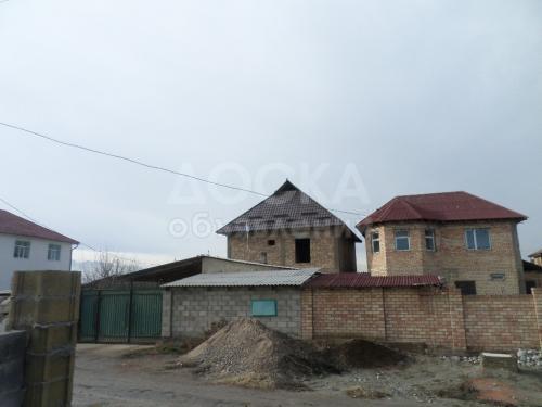 Продаю дом 8-ком., 180кв. м., этаж-2, 4-сот., стена кирпич, Тунгуч. Новостройка " Рухий Мурас"..