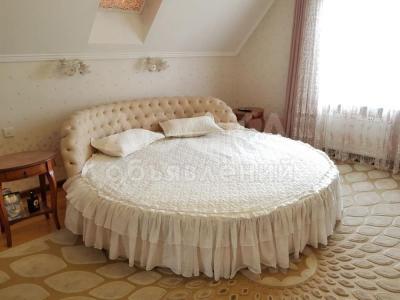 Продаю дом 6-ком. 380кв. м., этаж-3, 14-сот., стена кирпич, Каралаева.