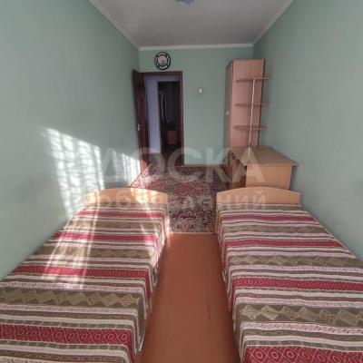 Продаю 3-комнатную квартиру, 55кв. м., этаж - 2/4, Золотой квадрат.