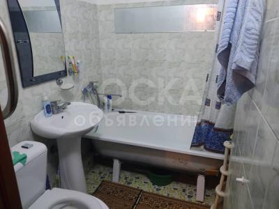 Продаю 1-комнатную квартиру, 43кв. м., этаж - 10/10, мкр Улан, Ботанический сад