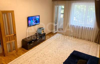 Продаю 4-комнатную квартиру, 96кв. м., этаж - 1/5, Исанова-Боконбаева.