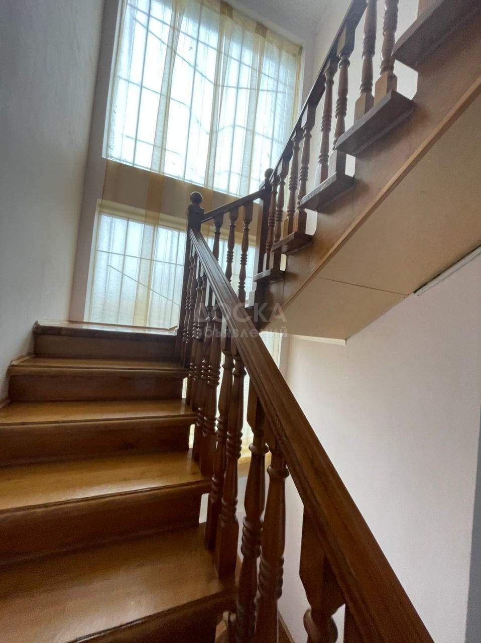 Сдаю дом 8-ком. 330кв. м., этаж-3, 7-сот., стена кирпич, киргизия.