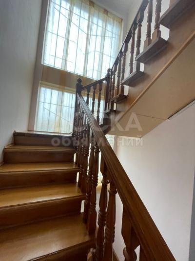 Сдаю дом 8-ком. 330кв. м., этаж-3, 7-сот., стена кирпич, киргизия.