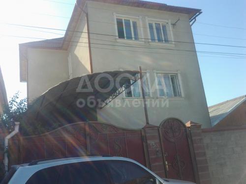 Продаю дом 7-ком., 200кв. м., этаж-3, 3-сот., стена кирпич, Пер. Ошский-Горького.