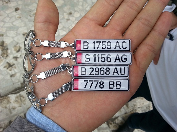 Брелок с гос. номером вашего авто от gift.shop.kg