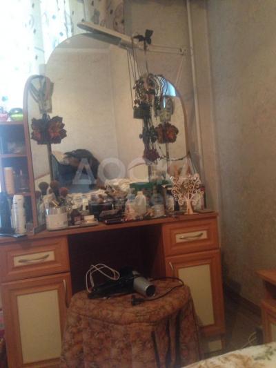 Продаю спальный гарнитур, 25 000 сом

 

шифоньер, кровать 2 спальная

2 прикроватные тумбы

комод, трельяж

 

0555 470648

0772 900048