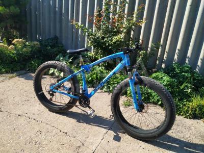 7000 сом. Стильный скоростной велосипед с широкими колесами.