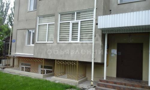 Продаю квартиру 3-ком., 118м2кв. м., этаж - 1/9, Чокморова-М. Гвардия.