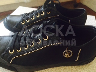 Кеды Armani Jeans оригинал
Сумка Valojusha италия