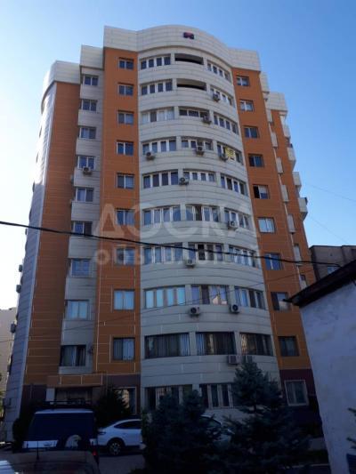 Продаю 3-комнатную квартиру, 158кв. м., этаж - 4/10, Медерова/Советская.