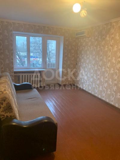 Продаю 1-комнатную квартиру, 39кв. м., этаж - 5/5, мкр. Восток 5.