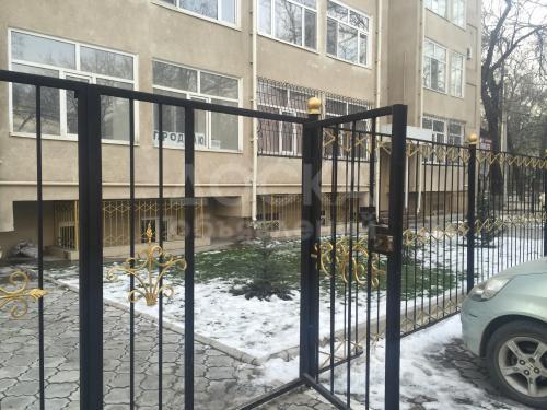 Продаю квартиру 3-ком., 91кв. м., этаж - 1/8, Чокморова М-гвардия,