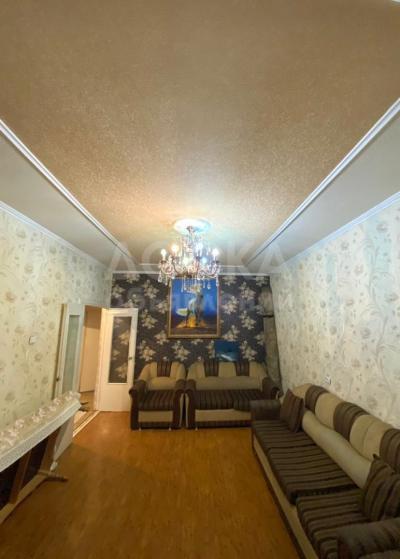 Продаю 3-комнатную квартиру, 76кв. м., этаж - 9/9, 10 микрораен  11 дом .