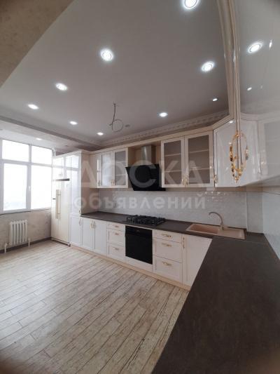 Продаю 3-комнатную квартиру, 110кв. м., этаж - 8/10, Боконбаева / К.Акиева .