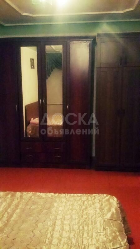 квартиру 2-ком., 40кв. м., этаж - 2/2, Мира, выше Ахунбаева.