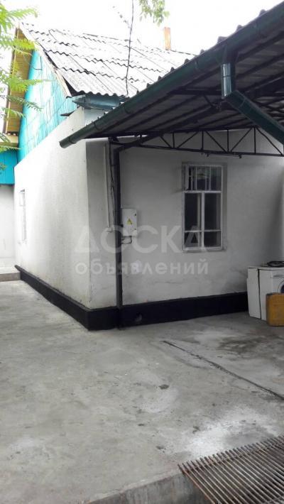 Продаю дом 4-ком., 70кв. м., этаж-1, 2-сот., стена саман, Жибек Жолу/ Осмонкулова.