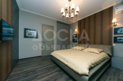 Продаю квартиру 3-ком., 117кв. м., этаж - 4/8, Ахунбаева  190/1.