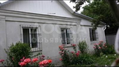 Продаю дом 4-комнатную 100кв. м., этаж-1, 3-сот., стена кирпич, Васильева/Тоголок-Молдо.