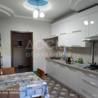 Продаю 3-комнатную квартиру, 97кв. м., этаж - 5/10, Боконбаева/Манаса.