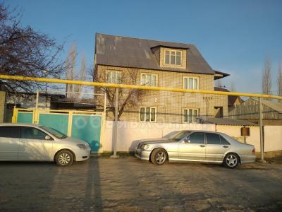 Продаю дом 6-ком. 140кв. м., этаж-2, 4-сот., стена кирпич, Ж/м Ак Орго ул Найман 32.