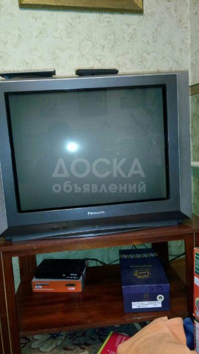 продам журнальный столик вместе или отдельно с телевизором Панасоник. Диагональ 70см