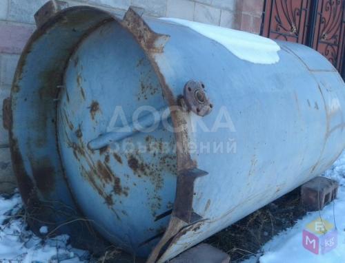 Продается металлическая цистерна объемом 2,75 м3 из листа "4". Без трещин.