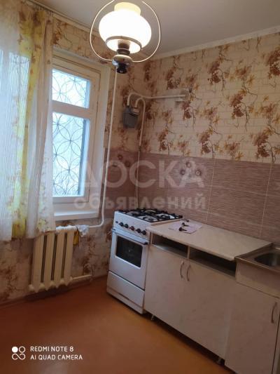 Продаю 1-комнатную квартиру, 30кв. м., этаж - 2/4, 6 Микрорайон.