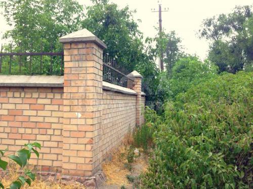 Продаю дом 4-ком., 89кв. м., этаж-1, 5-сот., стена кирпич, алаарчинская -68.