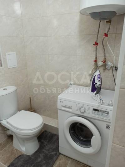 Продаю 1-комнатную квартиру, 48кв. м., этаж - 2/10, Логвиненко 28 .