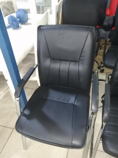 Продаются шикарные стулья для офиса