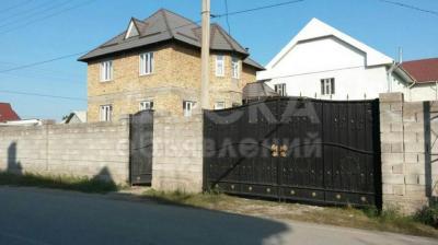 Продаю дом 1-ком., 1кв. м., этаж-3, 7.5-сот., стена кирпич, мкр Достук.