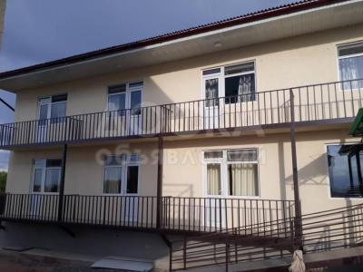 Продаю коттедж 13-ком., 600кв. м., этаж-3, 7-сот., стена кирпич, Бостери.