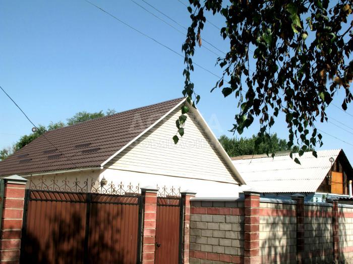 Продаю дом 5-ком., 110кв. м., этаж-1, 8-сот., стена кирпич, ул. Тоголок-Молдо, переулок Боровская 50.