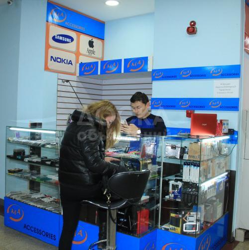 Продаю коммерческую недвижимость торговые помещения 4кв. м., Горького/Советская,