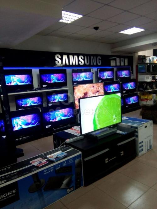 Продаю коммерческую недвижимость торговые помещения 65кв. м., Бишкек.