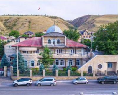 Продаю таунхаус 4-ком. 494кв. м., этаж-2, 20-сот., стена кирпич, ул Балык Кумар д 43.