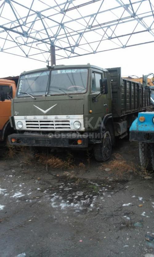 Продаю красный самосвал строительный.