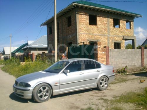 Продаю дом 8-ком., 300мкв. м., этаж-2, 4-сот., стена кирпич, пригородный.