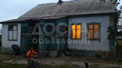 Продаю дом 4 ком-ком., 92кв. м., этаж-1, 27 сот-сот., стена саман, г. Бишкек р-н Сокулук с Национальное ул Московская 36.