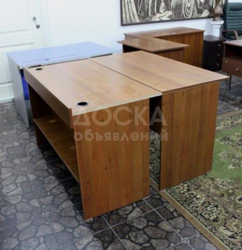 Продаю компьютерный и письменный столы