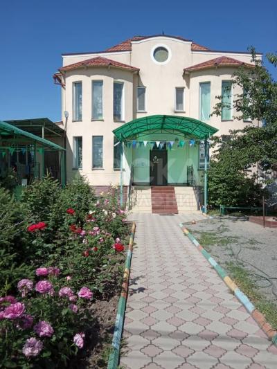 Продаю дом 9-ком. 250кв. м., этаж-3, 8-сот., стена кирпич,  Баха/Ахунбаева.