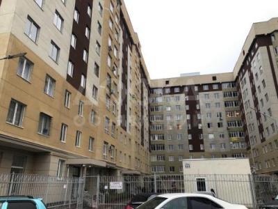 Продаю 2-комнатную квартиру, 68кв. м., этаж - 2/10, 12 микрорайон.