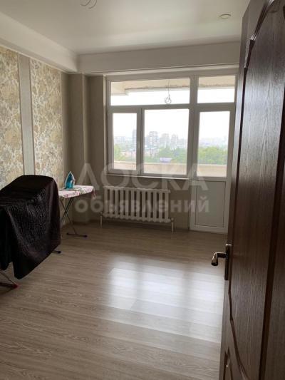 Продаю 2-комнатную квартиру, 75кв. м., этаж - 8/10, Бишкек.