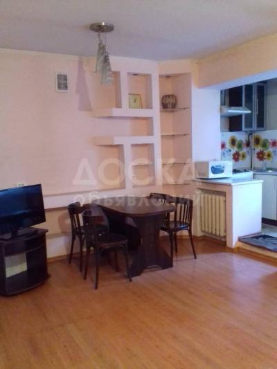 Продаю 2-комнатную квартиру, 50кв. м., этаж - 2/5, Усенбаева - Боконбаева.