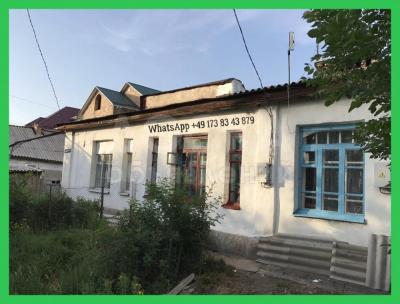 Продаю полдома 2-ком. 31,4кв. м., этаж-1, 3-сот., стена другое, Ул. Красная.